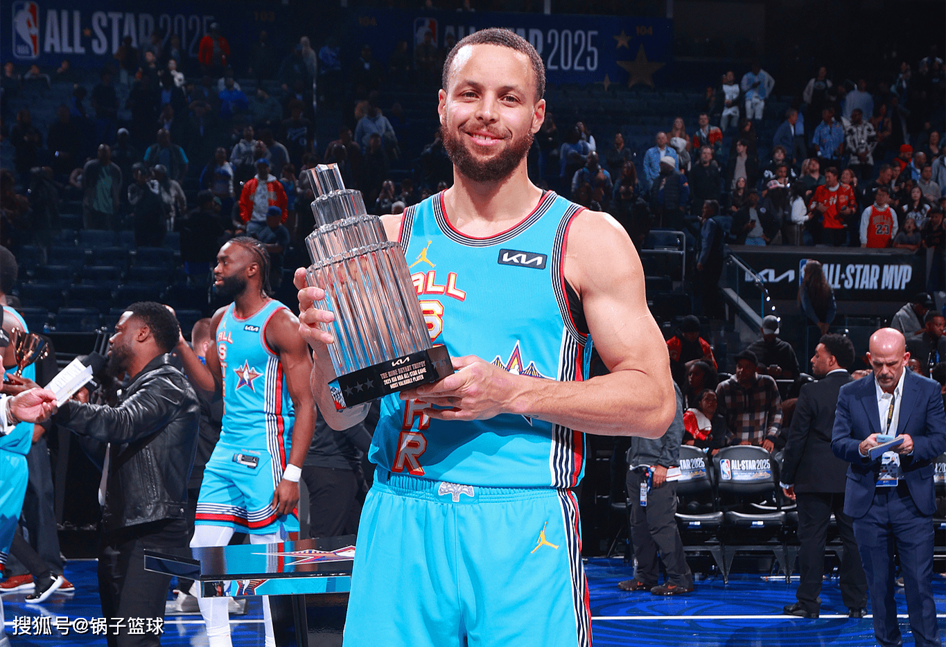 包含NBA全明星周末重燃战火，湖人夺冠在望的词条