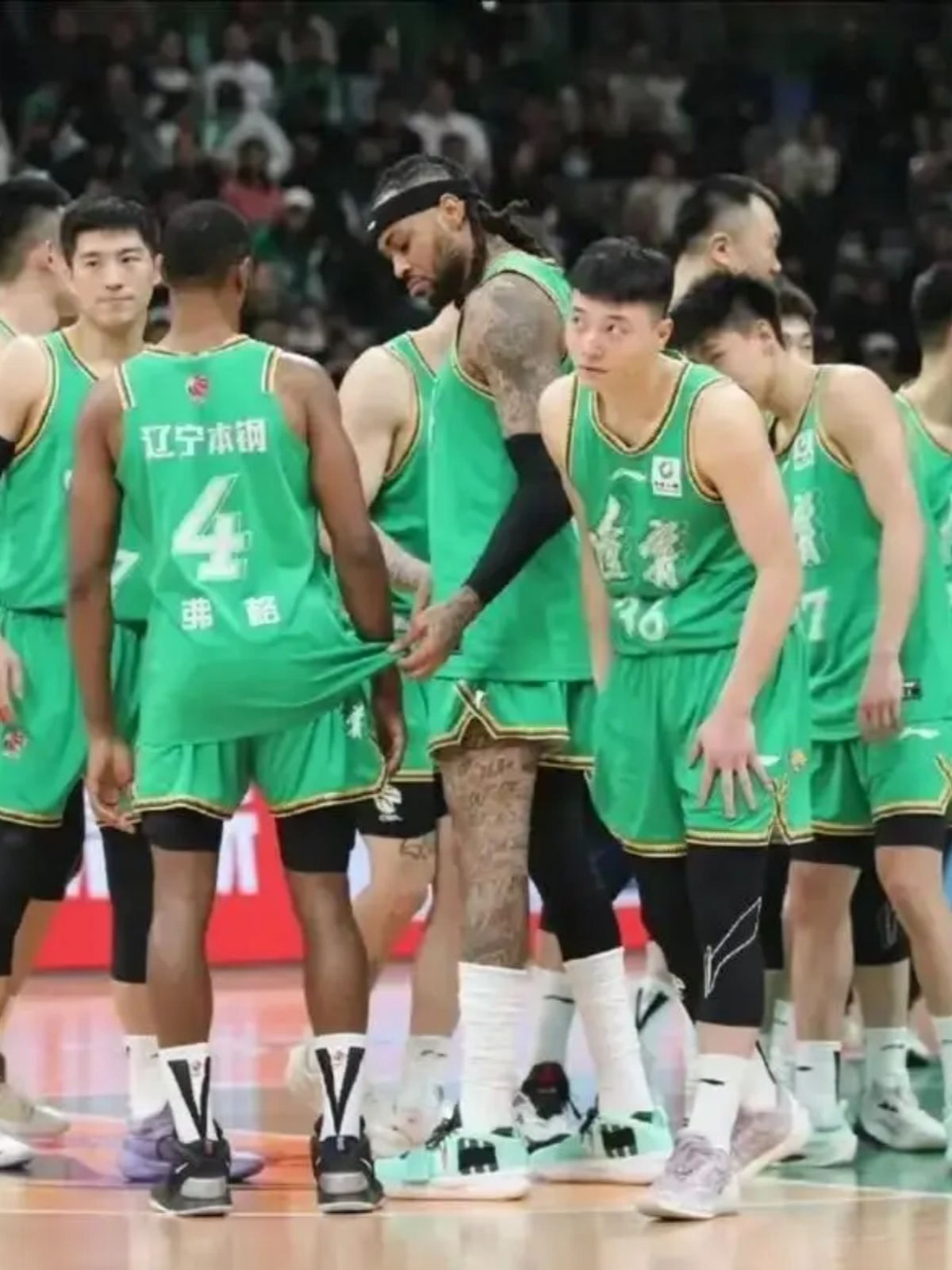 辽宁男篮全队发挥出色，击败上海队 辽宁男篮全队发挥出色,击败上海队队员 