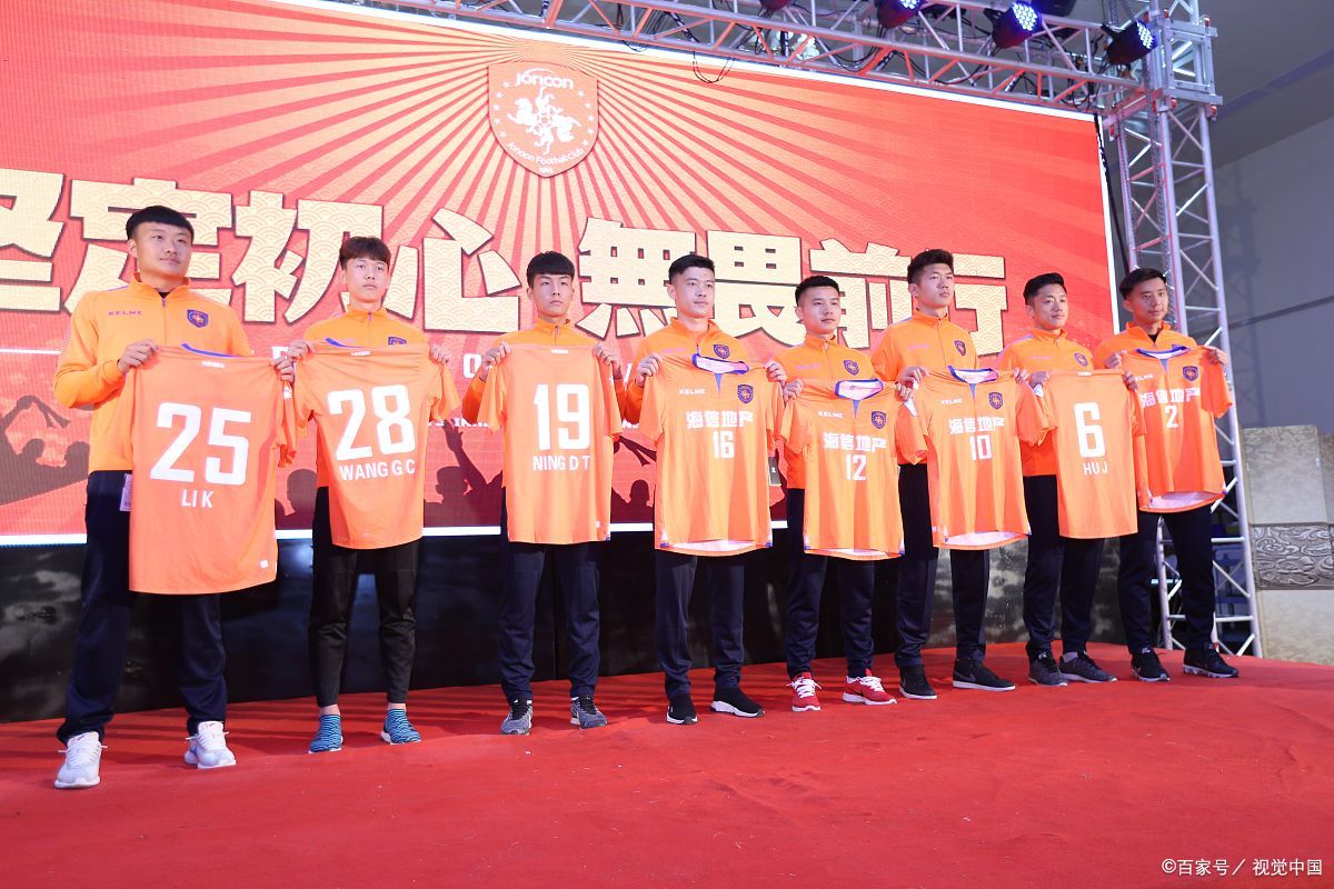 包含战术新颖突破传统，球队打出出人意料战绩的词条