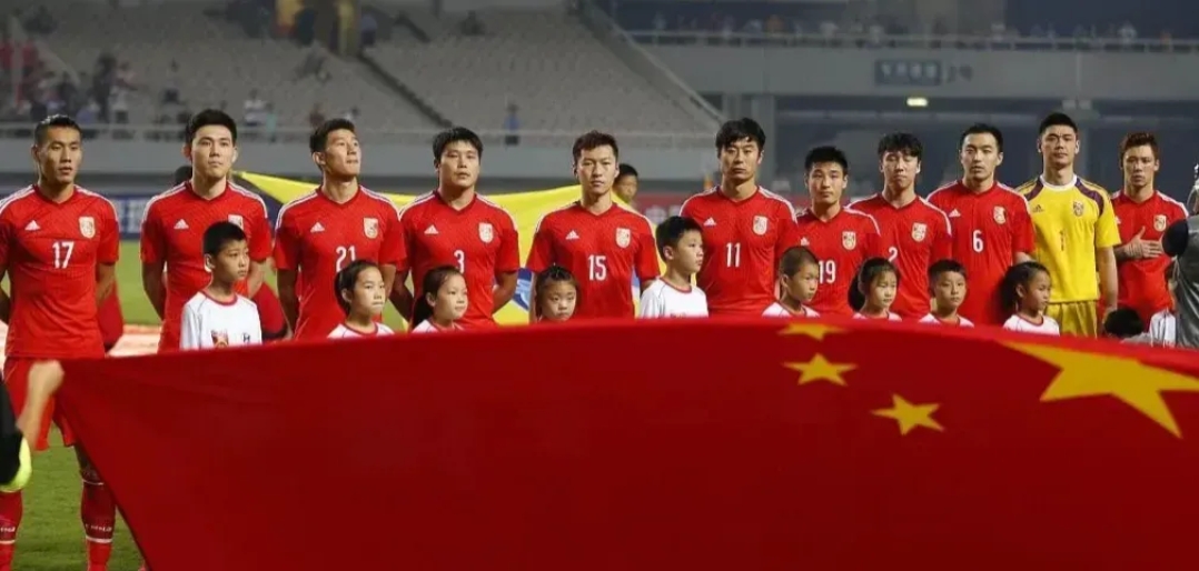 国家队备战世界杯，队员备战全力以赴的简单介绍